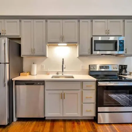 Bright And Modern Studio In Louisville # 303